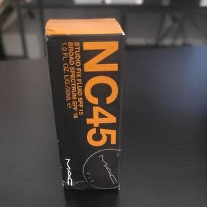 MAC Studio Fix Fluid SPF 15 Foundation NC45